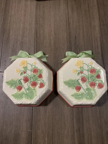 Vintage Ceramic Strawberry Yellow Flower Wall Hanging Decor Kitchen Dining Room Cover