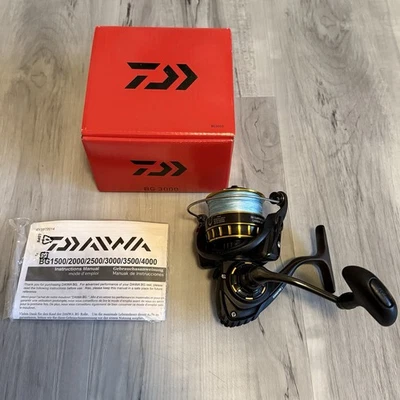 Carrete giratorio de agua salada y dulce Daiwa BG3000 5,6:1 con caja original Foto 1 de 4