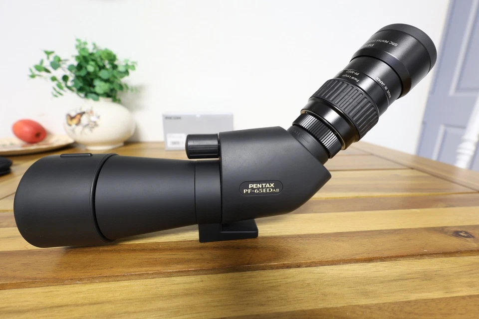 Mira telescópica Pentax PF-65EDA II con zoom SMC Pentax 60X 8 mm-24 mm ocular Foto 1 de 4