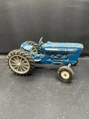 Ford 4600 Toy Tractor 1/16 Scale ERTL Blue *Broken Fenders* - Image 1 of 4