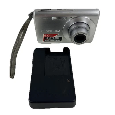 Casio Exilim EX-Z60 6.0MP Silver Digital Camera with Charger & Battery - Image 1 of 4