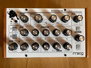 Moog Minitaur Analog Bass Synth (Limited Edition) WHITE - Imagen 1 de 10