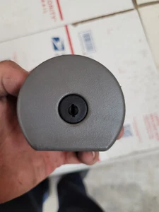 04-08 PONTIAC GRAND PRIX & 01-05 AZTEK —GLOVE BOX LATCH GLOVEBOX LOCK - Picture 1 of 2