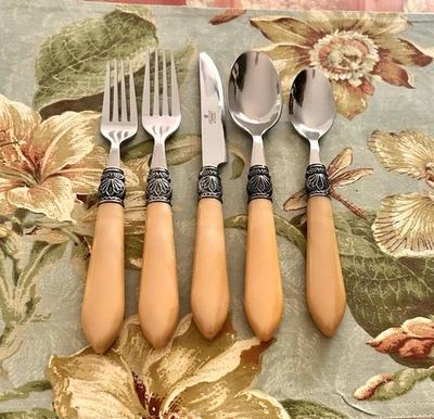 Juego (s) de cinco piezas de cubiertos de acero inoxidable ARGENT ORFEVRES SOFIA GOLD Foto 1 de 4