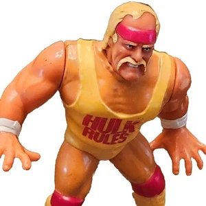 Action Figure Hulk Hogan-Hulk Rules-1990-WWF-Di Hasbro Titan Sports-HTF Vintage - Foto 1 di 7
