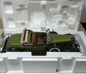 Danbury Mint 1930 Cadillac V-16 Roadster 1:12 Green w/base & box Read - Picture 1 of 24