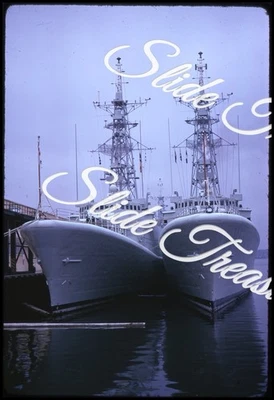Destructor de barcos de la Marina Real Canadiense 35 mm extensión años 70 Kodachrome Foto 1 de 3