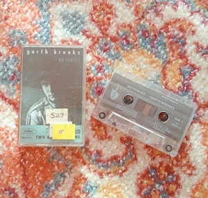 GARTH BROOKS - NO FENCES - Cassette Tape 1990 Australia  - Picture 1 of 3