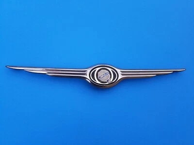 01 02 03 04 CHRYSLER TOWN & COUNTRY PARRILLA DELANTERA EMBLEMA INSIGNIA SÍMBOLO OEM (2004) Foto 1 de 4