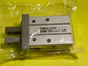 Empuñadura de aire paralela SMC MHZ2-20DN - nueva - Imagen 1 de 2