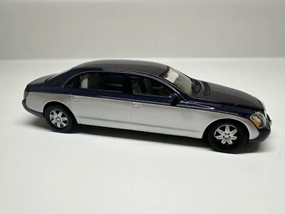Unbranded Maybach 62 Limousine 1:43 dark blue & silver - Image 1 of 4