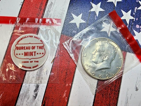 1969 D KENNEDY -40 % SILVER- GEM UNCIRCULATED- IN MINT CELLO **FREE SHIPPING** Cover