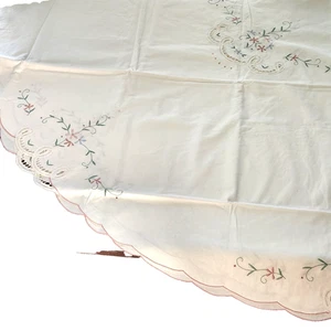 9 pc NEW VTG Embroidered Tablecloth & 8 Napkins Oval White w/ pink flowers 66x83 - Picture 1 of 7