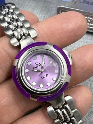 Reloj de cuarzo Freestyle Shark Angel esfera púrpura 100M buceador 29 mm modelo 71484 Foto 1 de 4