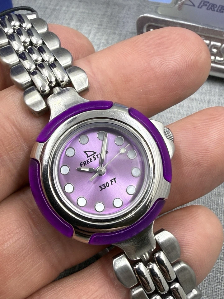 Reloj de cuarzo Freestyle Shark Angel esfera púrpura 100M buceador 29 mm modelo 71484 Foto 1 de 1