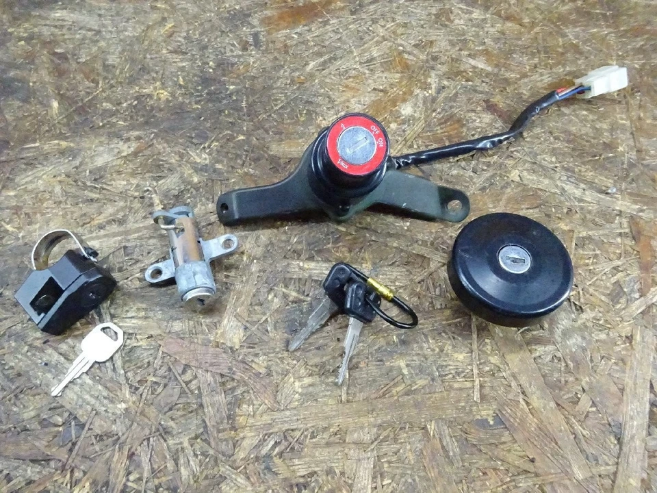 85-07 Yamaha Vmax 1200 VMX12 V Max Lock Set Ignition Switch Tank Cover Key OEM - Image 1 of 4