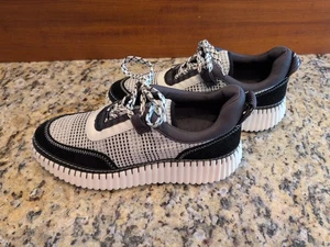Chelsea & Violet Halle Größe 9,5 Strick Plateau schwarz weiß Sneaker Schuhe Damen - Bild 1 von 12