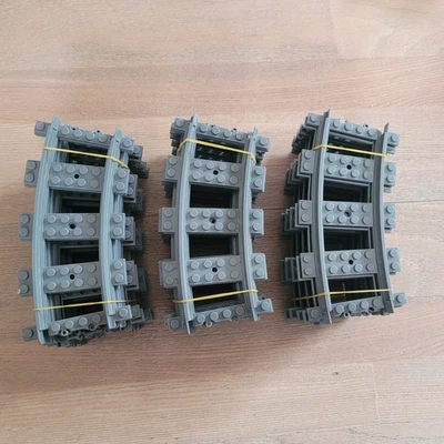 Lot de 30 rails courbés gris pour train ou tramway Lego (neufs) - Photo 1/2