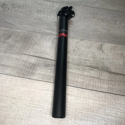 Tubo de asiento de tija de sillín Uno 350/31,6 mm 20 mm desplazado negro MTB Gravel Trail remitente de EE. UU. Foto 1 de 4