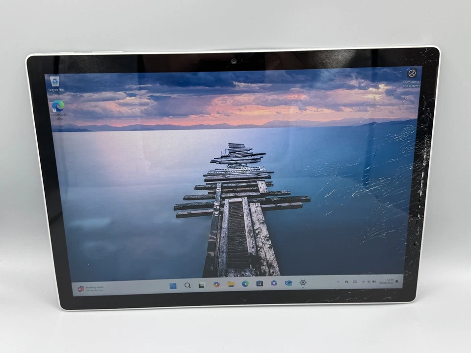 Microsoft Surface Book 3 i5-1035G7 1.20GHz 8GB 256GB 13.5" Cracked screen - Image 1 of 4