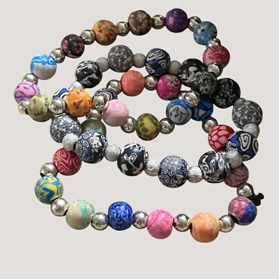 Juego de 3 pulseras elásticas con cuentas coloridas Viva Beads artesanos arcilla polimérica Foto 1 de 4