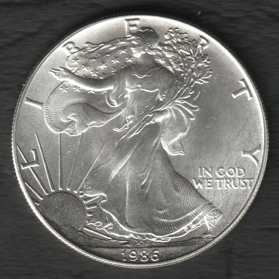 1986 AMERICAN EAGLE 1oz. SILVER DOLLAR BU FRESH FROM ORIGINAL ROLL  ---  YDGS - Image 1 of 1