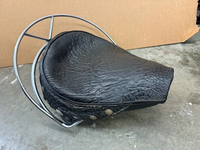 Asiento de motocicleta de cuero personalizado vintage con monedas Indian/Harley Chopper Bobber Foto 1 de 4