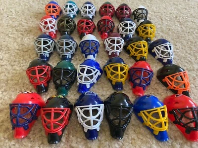 Lote de 30 cascos de equipo de mini hockey raros de colección Foto 1 de 4