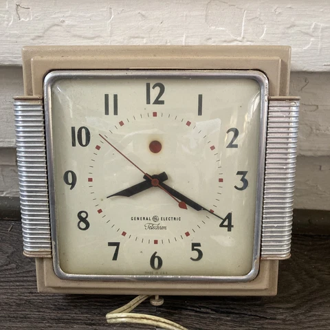 VINTAGE MCM GENERAL ELECTRIC TELECHRON RED DOT WALL CLOCK MODEL 2HA43 Works! 50s Cover
