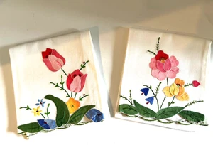 Set of 2 Applique Tea Towel/Guest Towels Flowers White Cotton/Linen Bright Color - Picture 1 of 9