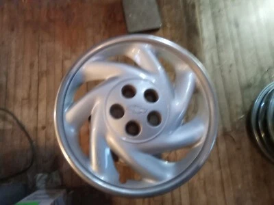 Tapacubos Chevrolet Cavalier 1995-1999 Foto 1 de 3