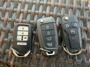 LOT. working car keys, used for Honda, Ford, Hyndai - Picture 1 of 2