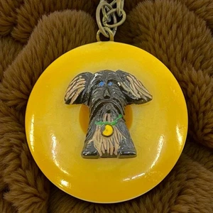 Shaggy Hund Anhänger Halskette: Upcycling Vintage Knopf Schmuck Kunststoff & Zelluloid - Bild 1 von 8