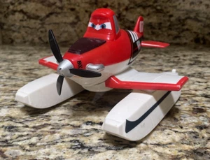 6.5" x 5" 2013 Disney Planes Fire And Rescue Scoop & Spray Firefighter Dusty - Picture 1 of 10