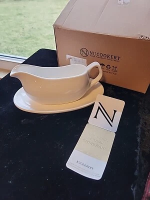 Nucookery Large 17 Oz ☆ Gravy Boat and Tray ☆ Ergonomic Handle ☆ White Porcelain - Image 1 of 4