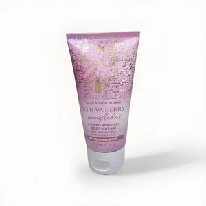 Loción corporal Bath & Body Works Strawberry Snowflakes Ultimate Hydration 2,5 oz - Imagen 1 de 4