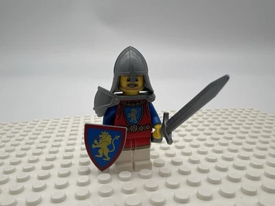 New LEGO Castle Minifigure Lion Knight Swordsman With Shield & Armor - Image 1 of 2