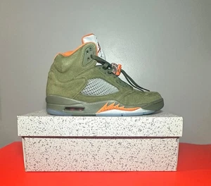 Taglia 9,5 - Air Jordan 5 Retro 2024 Oliva - Foto 1 di 9