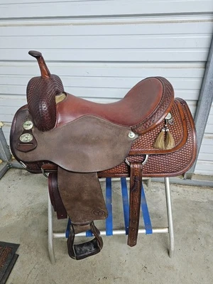 A Used 17" Pecan Color Circle Y Cutting Saddle #2537 with Some Tooling - Image 1 of 4