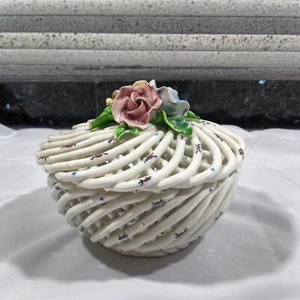 Vintage Capodimonte Ceramic Woven Basket White Flowers 6" MADE IN ITALY - Picture 1 of 10