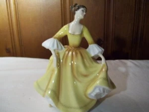 Figura de porcelana Royal Doulton 1976 vintage Stephanie HN 2807... usada - Imagen 1 de 5