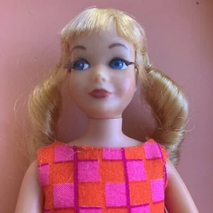 Vintage Barbie Blonde Sausage Curl Skipper Doll Beautiful Swimsuit - Picture 1 of 6