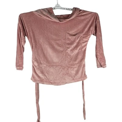 Conjunto de pijama pequeño rosa con cuello y capucha de terciopelo para mujer Foto 1 de 4