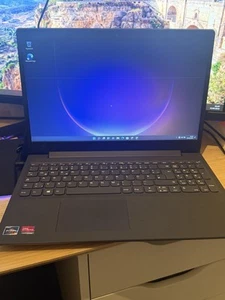 Laptop Lenovo V155-15API 15,6" 1,2 TB 8GB DDR4 AMD Ryzen 5 3500u DVD Laufwerk - Bild 1 von 15