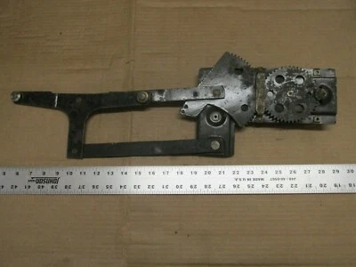 1937 - 38 PLYMOUTH 豪华道奇克莱斯勒乘客侧 FNT 窗户调节器 P16 — 第 1/2 张图片