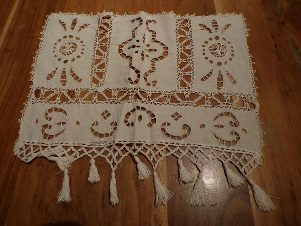 Linge ancien Rideau Brise bise Têtière  brodé lin blanc avec pompons - Photo 1/4