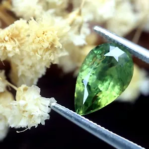 Par Excellence Certified 1.66ct Natural Green Sapphire Australian Pear 9.4x5.7mm - Picture 1 of 2