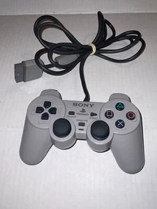 CONTROLADOR ANALÓGICO SONY PLAYSTATION PS1 Y PS2 ORIGINAL GRIS PROBADO Y SUPER LIMPIO - Imagen 1 de 4