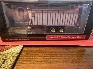 1:64 Meyer 8126RT Boss Forage Box, SpecCast - Picture 1 of 2