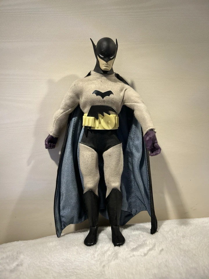 Batman 1939 Golden Age Figure 2000 Masterpiece Edition Figure 9" Articulated  - Image 1 of 2